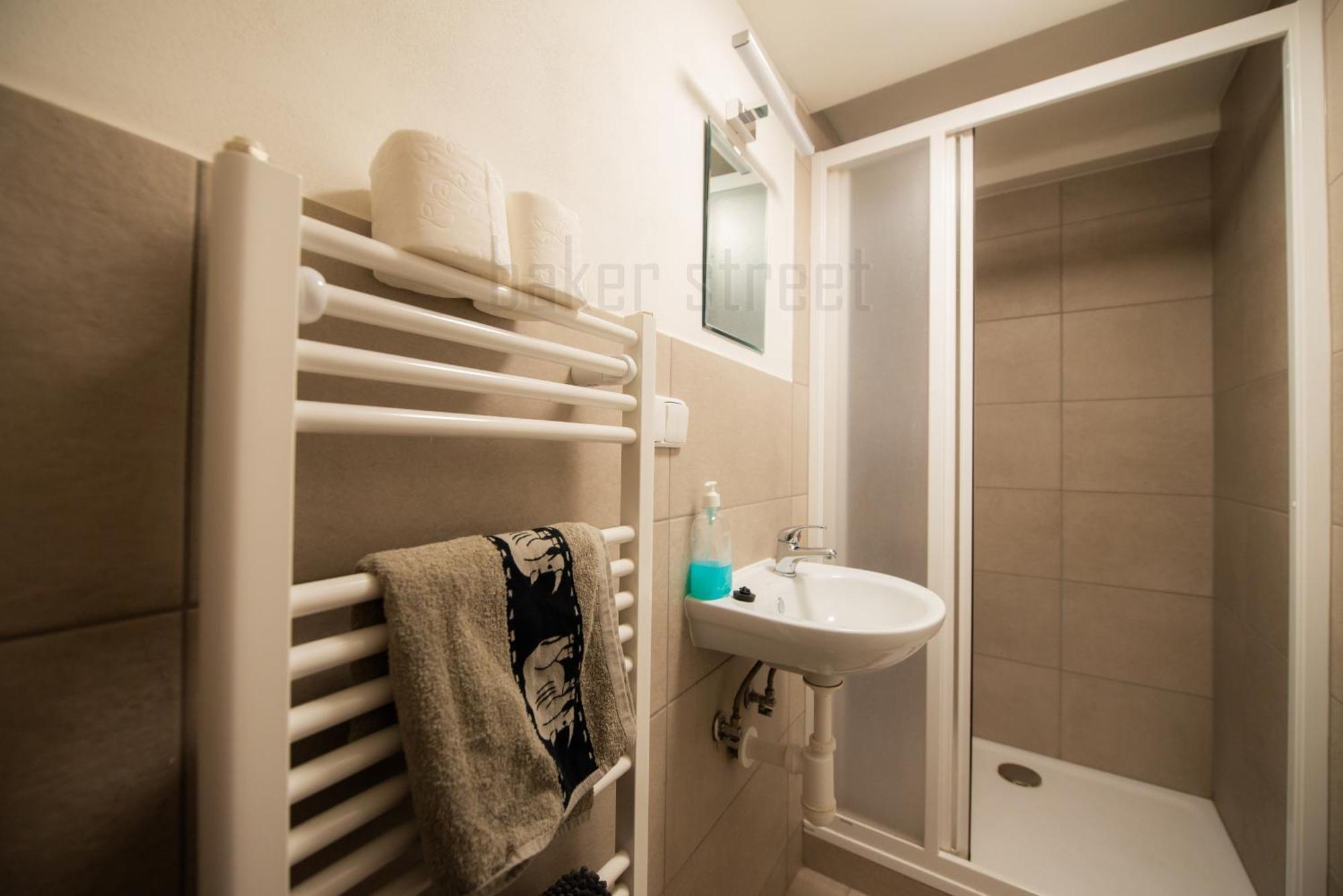 Storey Apartment Close To Metro Palmovka Prag Eksteriør billede